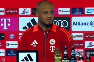 孔帕尼:我们有足够中卫 会假设勒沃库森后面八场全部获胜