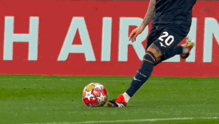 1709689187146063952.gif 拜仁拉胯拉齐奥更拉胯…因莫比莱悲情告别欧冠?