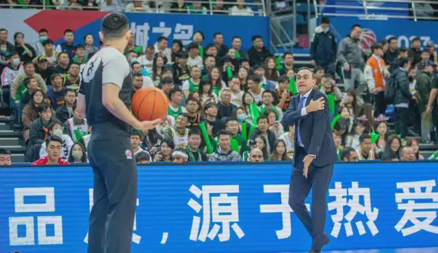 规则官方-再次出山救火!曝乌戈接替杨鸣,成为辽宁男篮新主帅